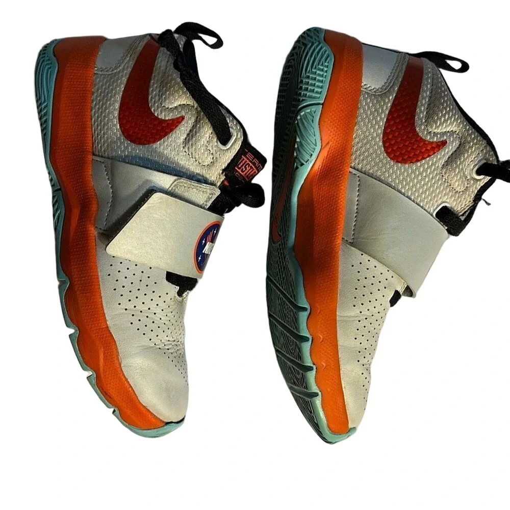 Nike Team Hustle for a 2 Year old Run Training Sneakers